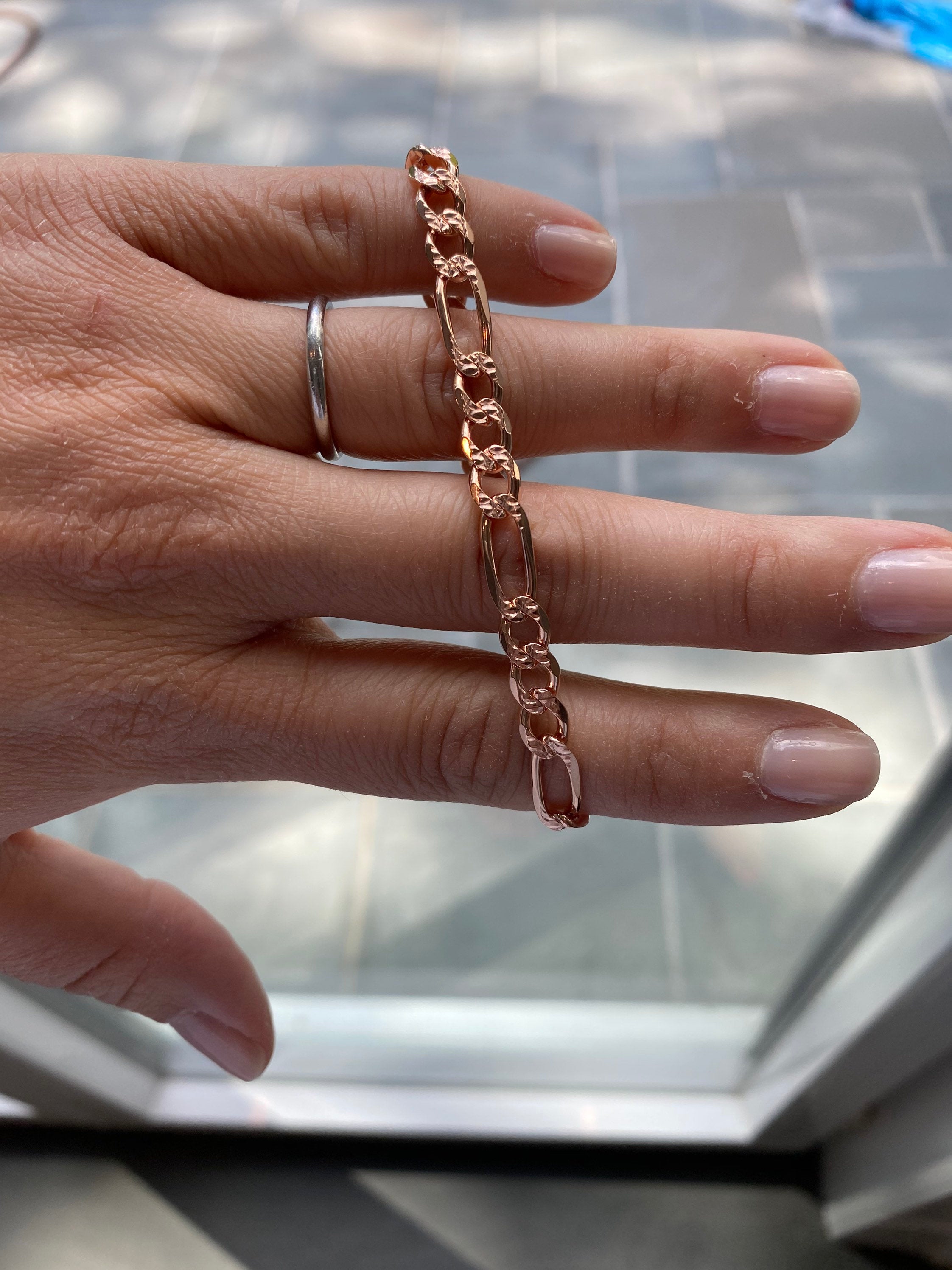 Figaro chain link bracelet in rose gold, gold and silver. Sterling silver and gold plated.