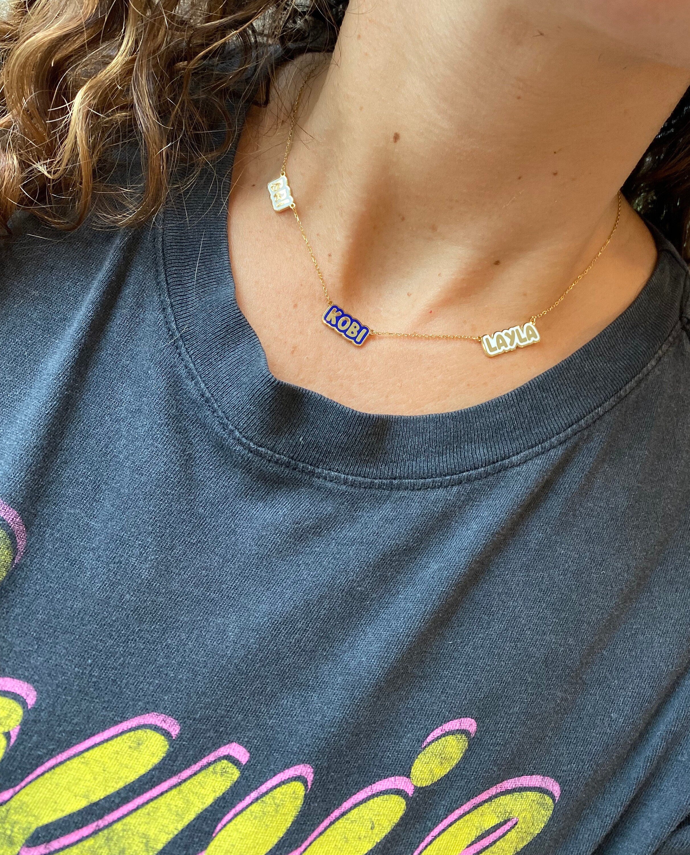 Enamel outline bubble Daisy mommy necklace with 1 2 3 4 5 6 names. Mom necklace. Mother’s necklace. Names necklace. Mommy bubble necklace.