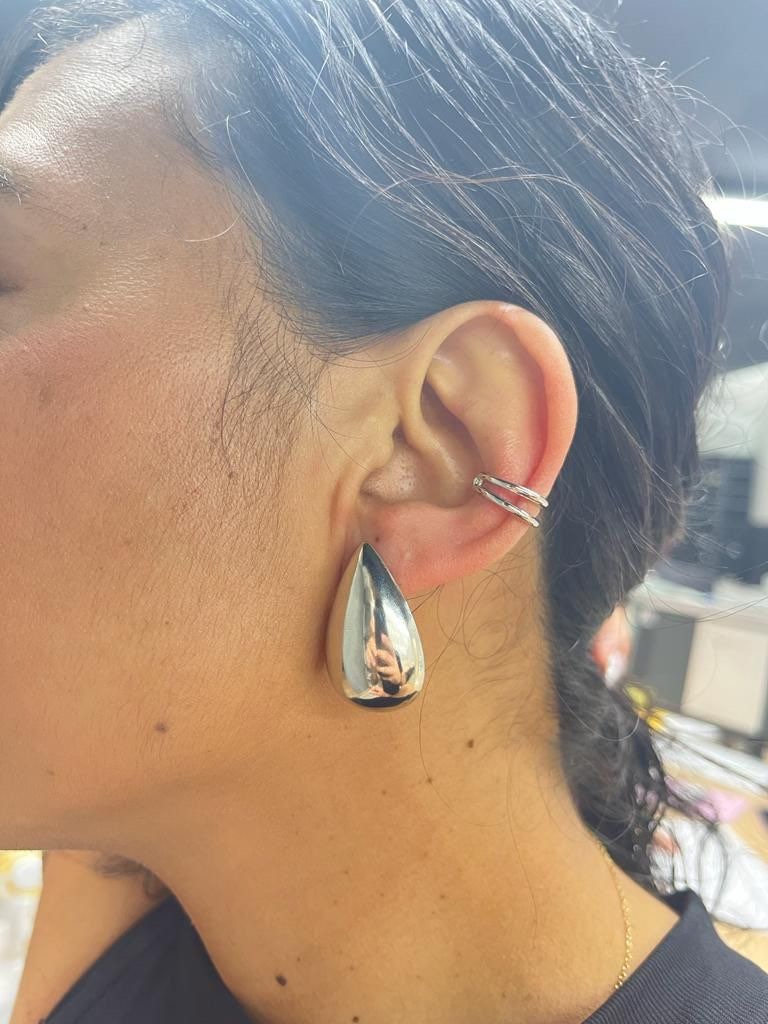 18K gold filled Tear drop earrings. Kylie Jenner earrings. Arielle charnas earrings. Trendy earrings. Bottega Veneta style earrings.