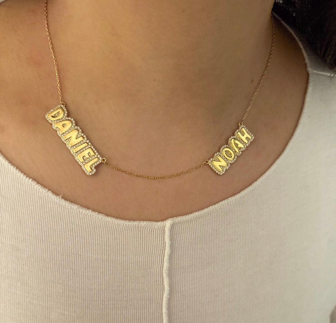 Bubble nameplate mommy necklace. Mom necklace. Mother’s necklace. Names necklace. Mommy bubble necklace.