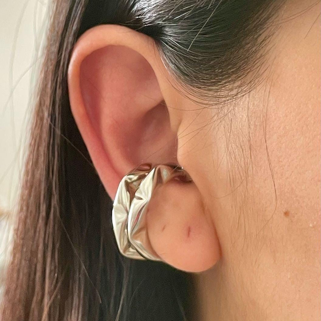 18K Gold filled Stella ear cuff. 18K Gold Filled trendy ear cuffs. Trendy jewelry. Gold ear cuff.